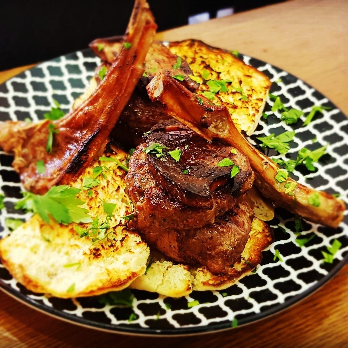 Moris Grill Bar